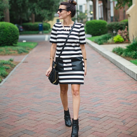 Club Monaco Dresses & Skirts - Club Monaco Stripe Shift Dress Sz 00